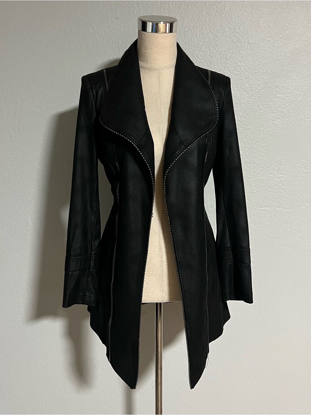 Insight New York Women's Black Faux Leather Draped Open Front Zipper Jacket Sz 2